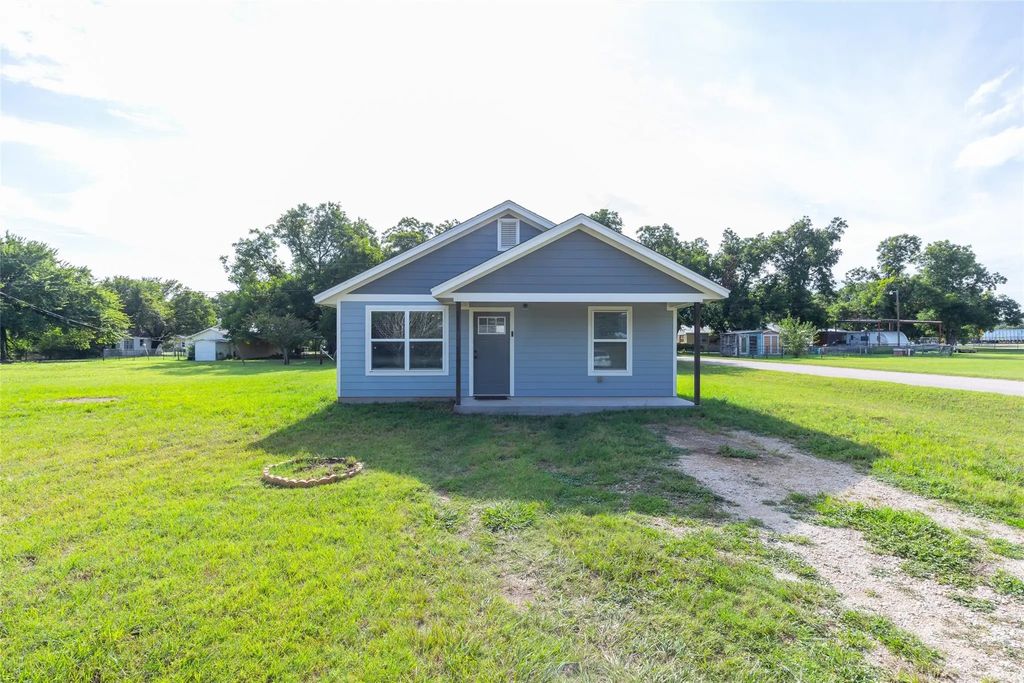 202 Greenmeadow Lane, Clyde