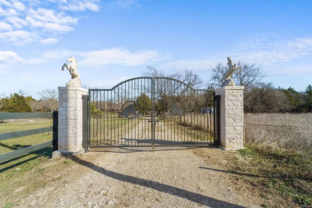 1006 S Clark Road, Cedar Hill