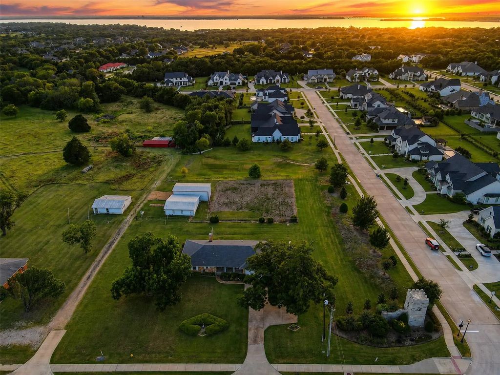 1117 Laurence Drive, Heath