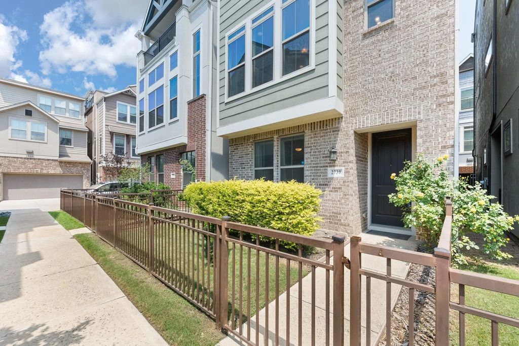 2739 Flowering Peach Lane, Dallas