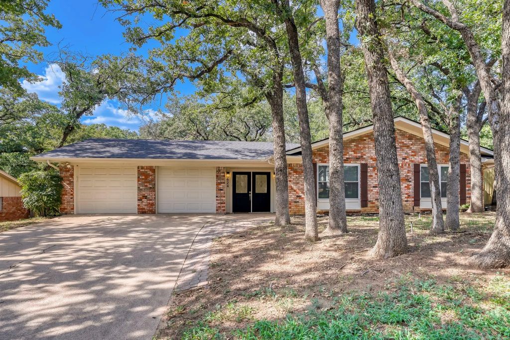 624 Hillview Drive, Hurst