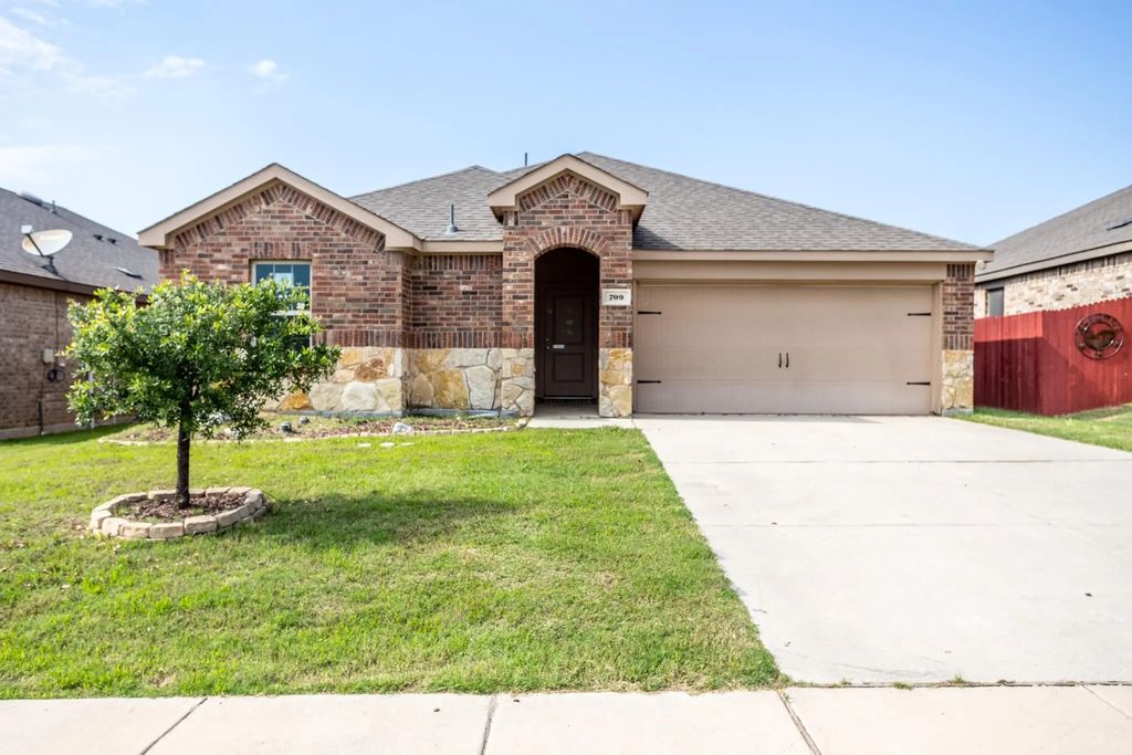 709 Alton Drive, Aubrey