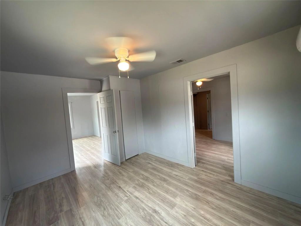 4805 Collins Avenue, Dallas