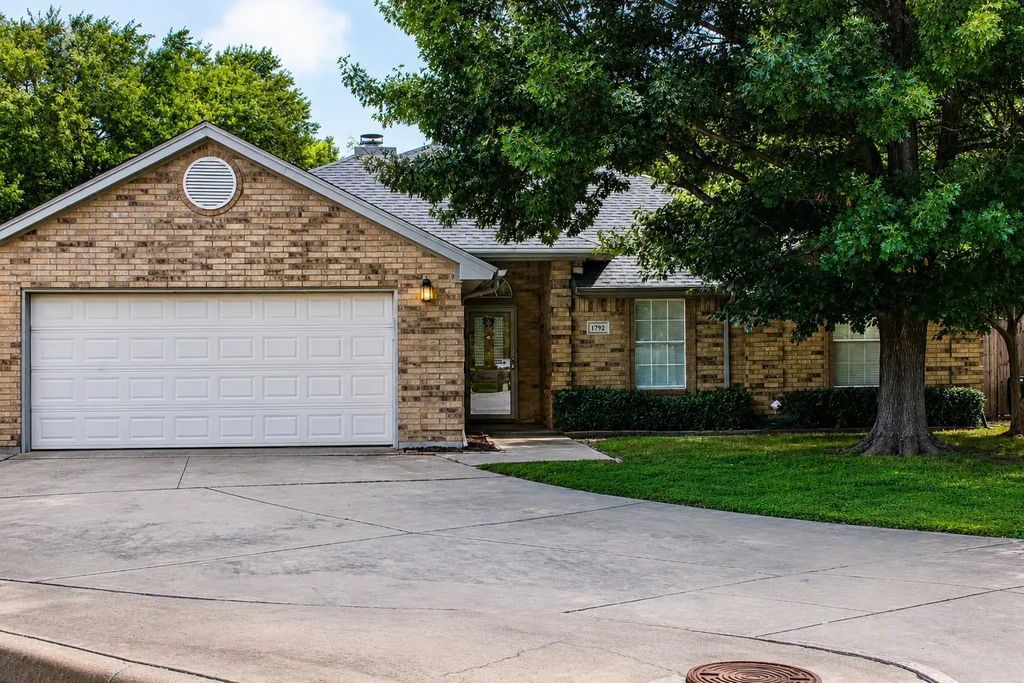 1792 Independence Road, Blue Mound