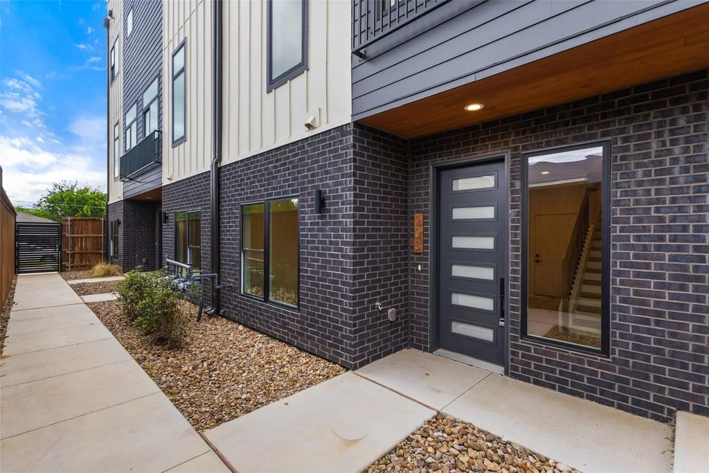 2203 Hondo Avenue 202, Dallas