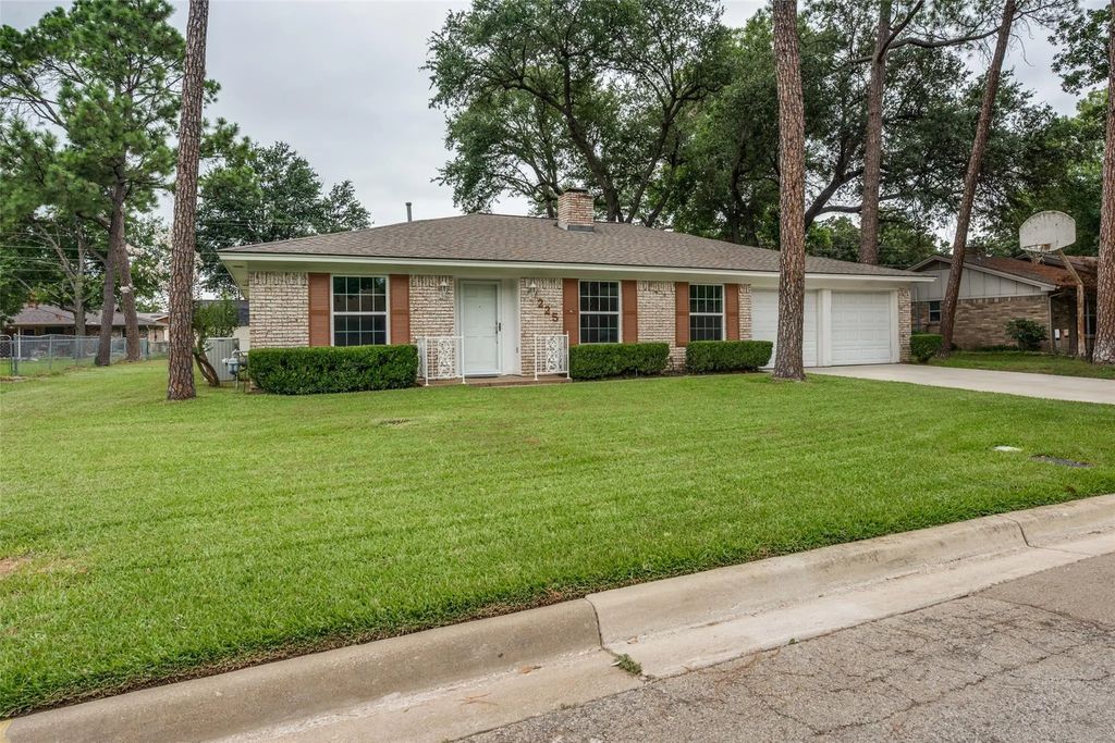 225 Glenn Drive, Hurst