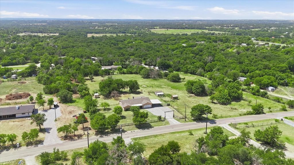 892 Highland Circle, Springtown