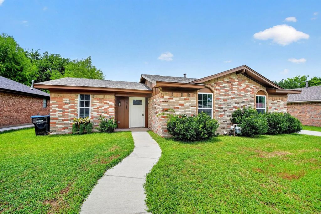 8312 Charles Street, Greenville