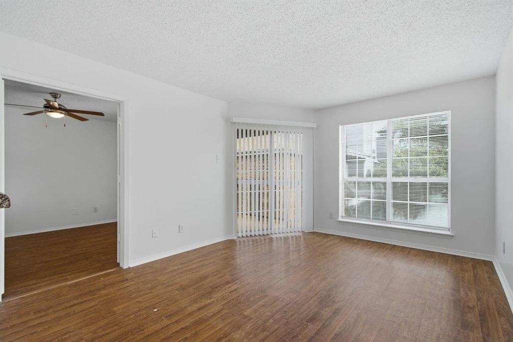 18333 Roehampton Drive 1323, Dallas