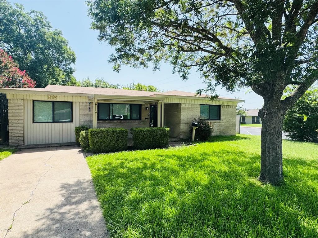 816 Lakeside Drive, Mesquite