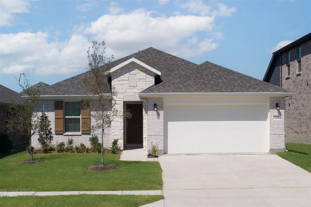 1620 Calanques Street, Royse City