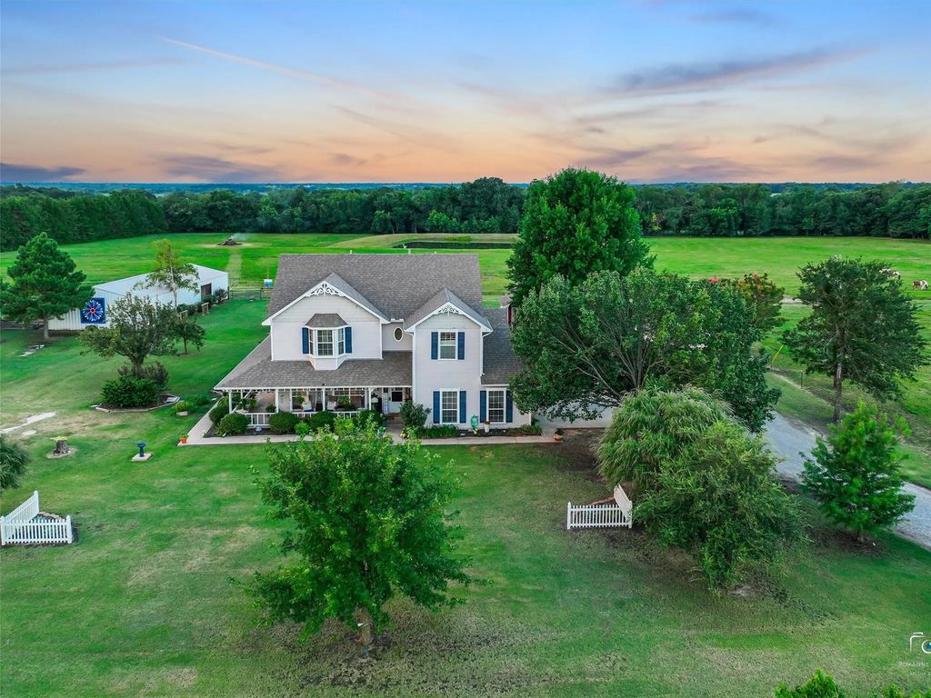 1880 County Road 2610, Bonham