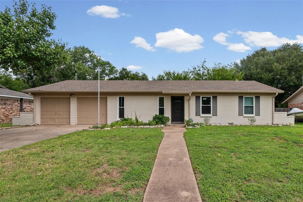 1005 Keller Avenue, Benbrook