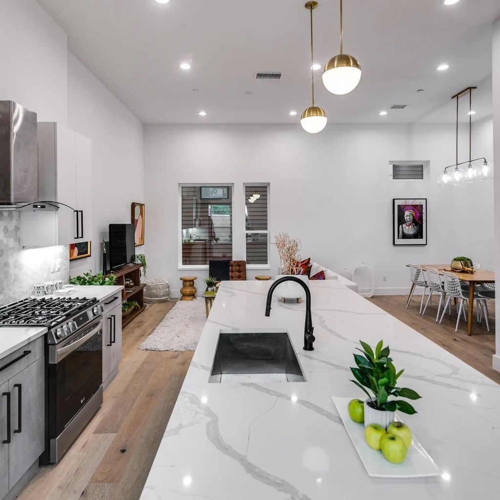 4208 Live Oak Street 107, Dallas