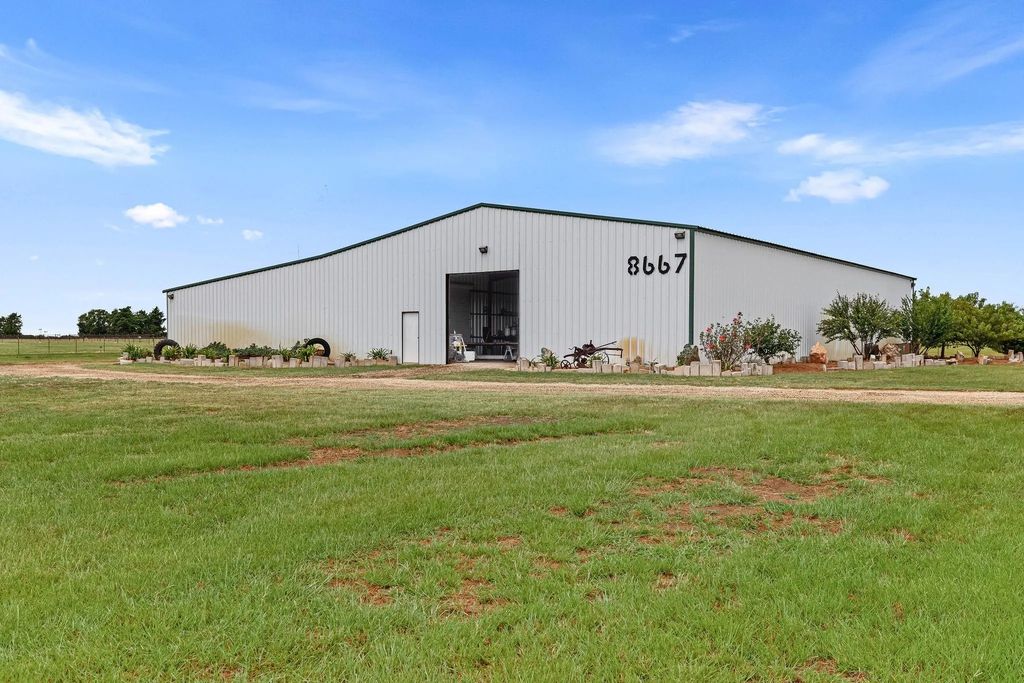 8667 Us-377, Collinsville
