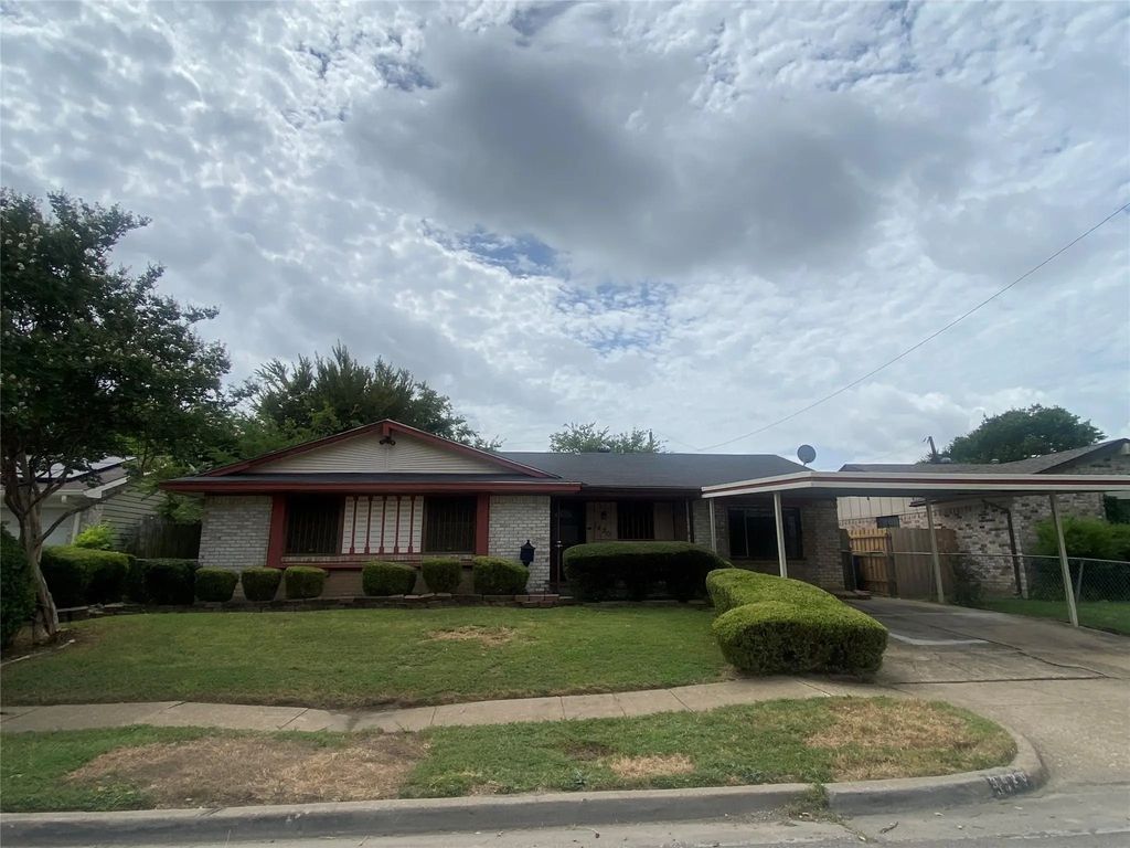 3420 Pacesetter Drive, Dallas