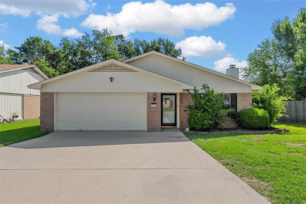 1932 Century Drive, Waco