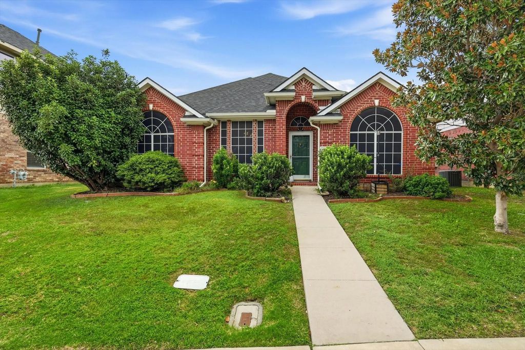 1229 Sam Dennis Drive, Lewisville
