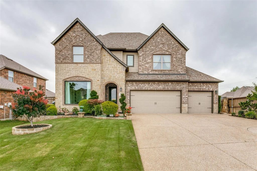 104 Martingale Trail, Oak Point