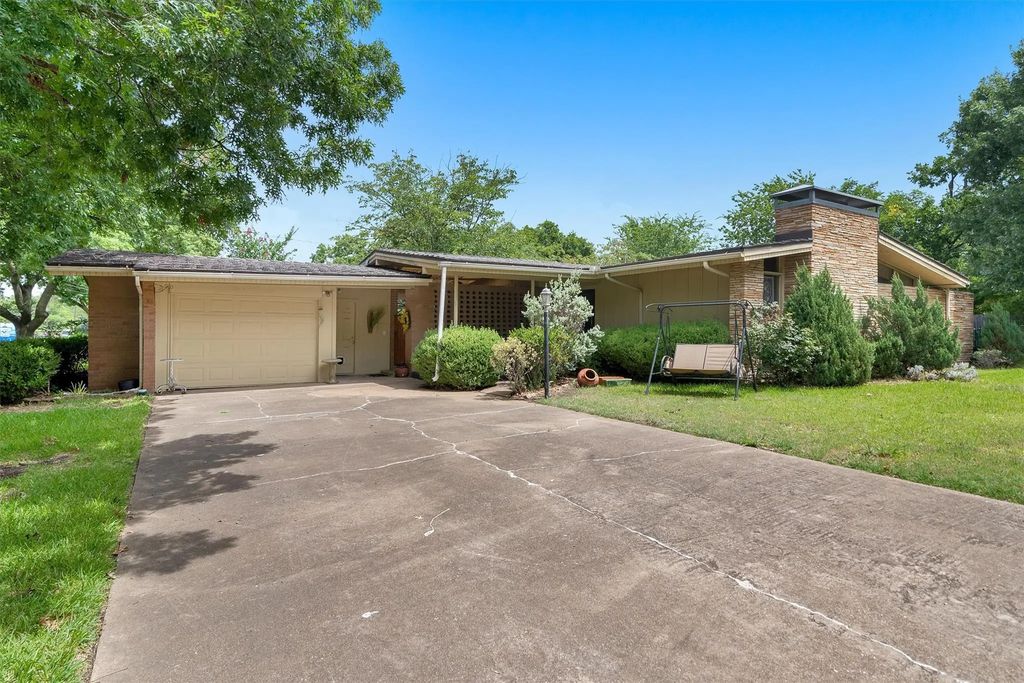 703 N Holly Avenue, Sherman