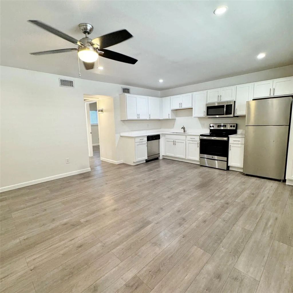 5010 San Jacinto Street 204, Dallas