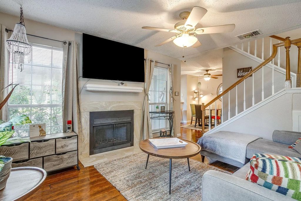 1430 Meadowood Village Drive, Fort Worth