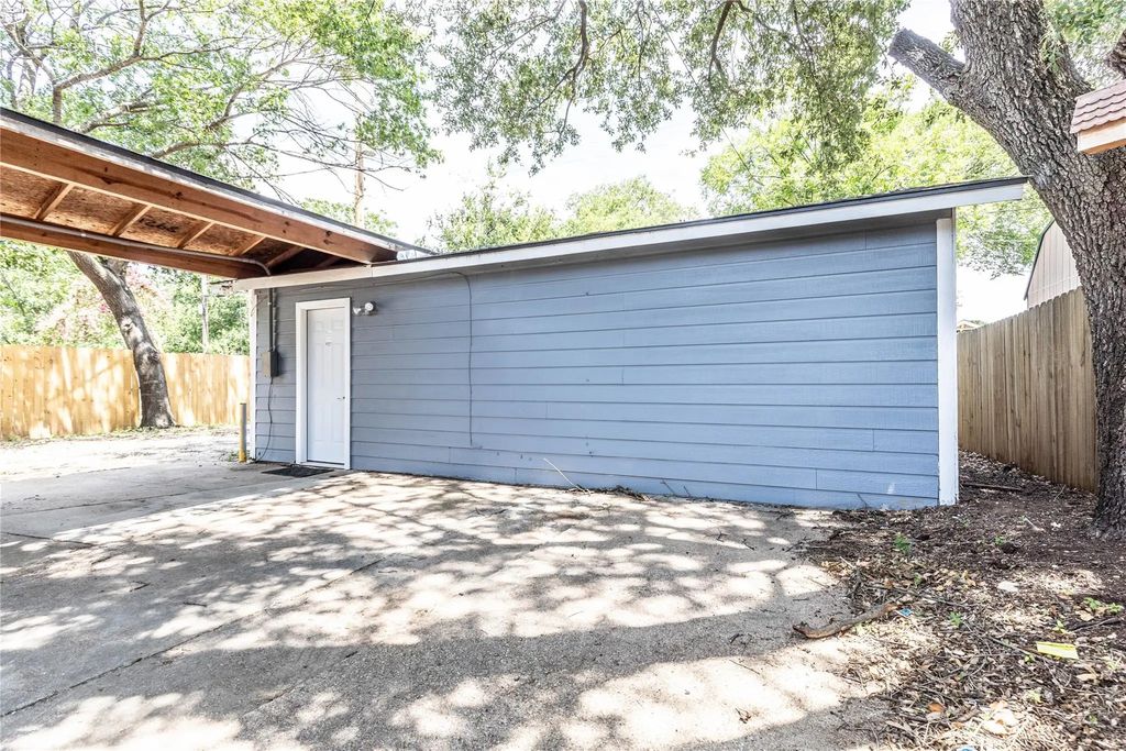 607 Brooks Avenue, Dallas