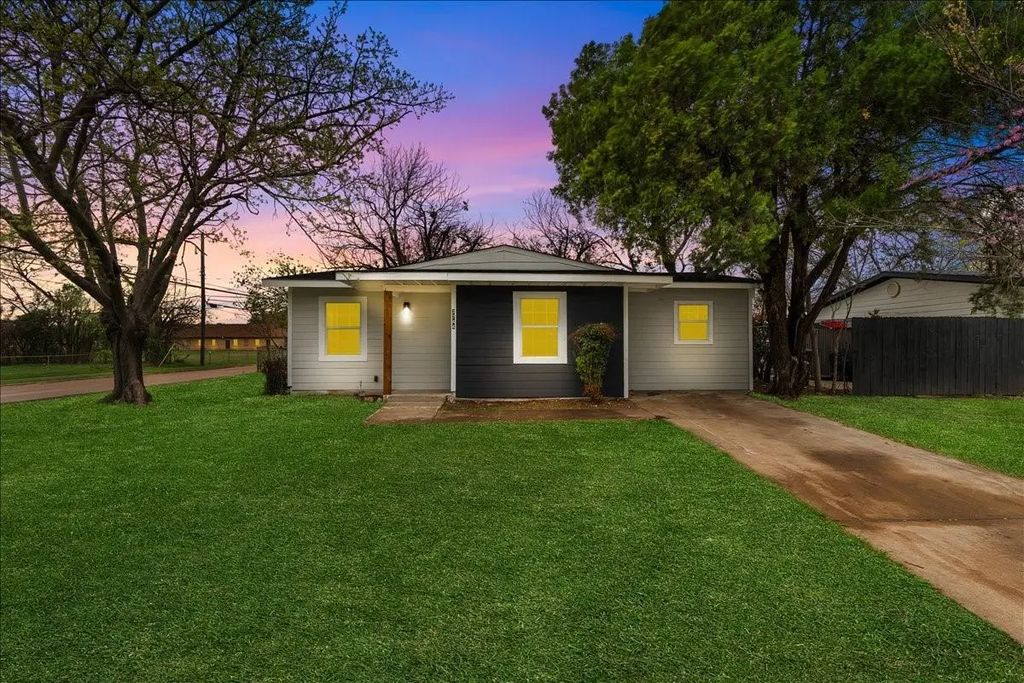 3744 S Hughes Avenue, Fort Worth