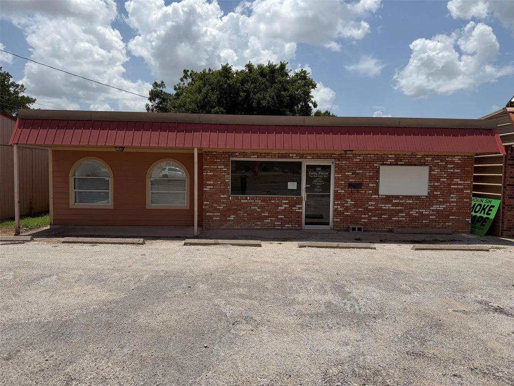 1806 State Highway 16 S, Graham