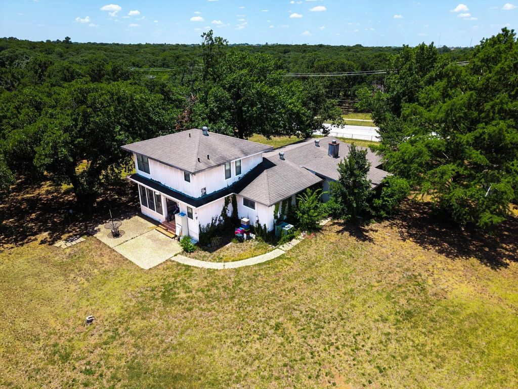 709 Cooks Lane, Fort Worth