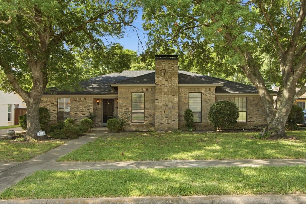 2940 S Creekwood Drive, Grapevine