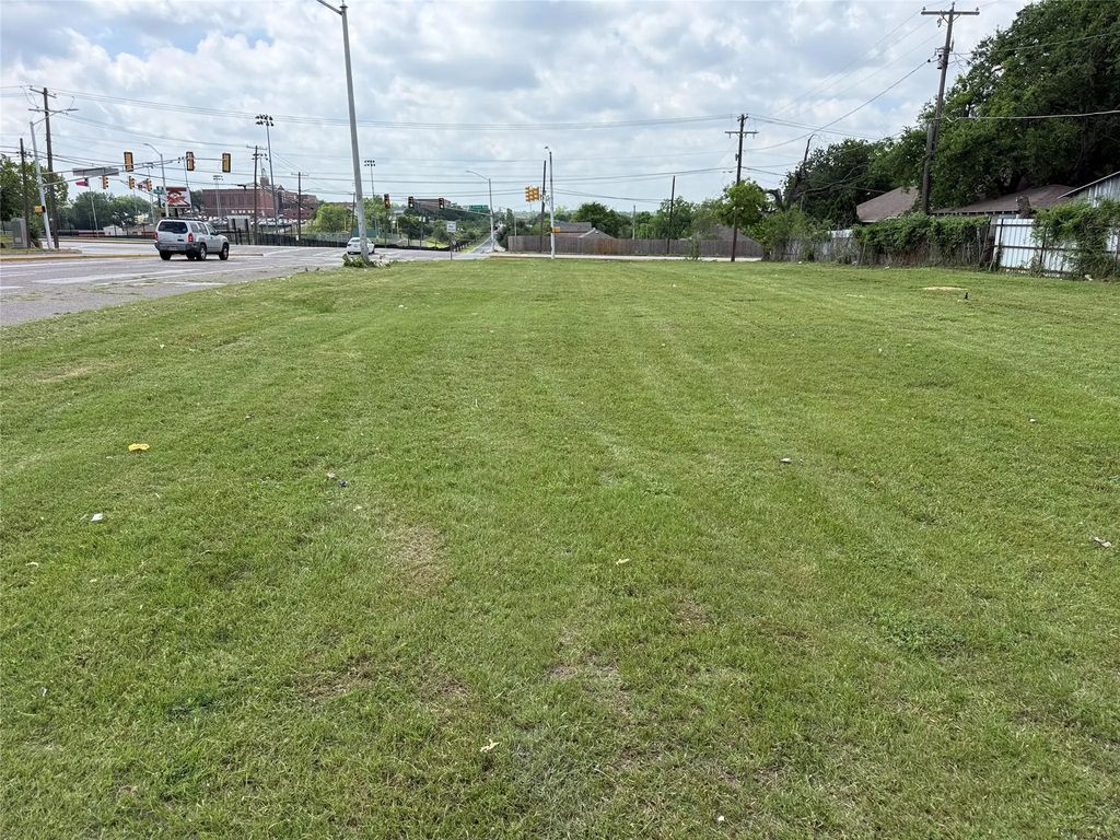 2557 E Vickery Boulevard, Fort Worth