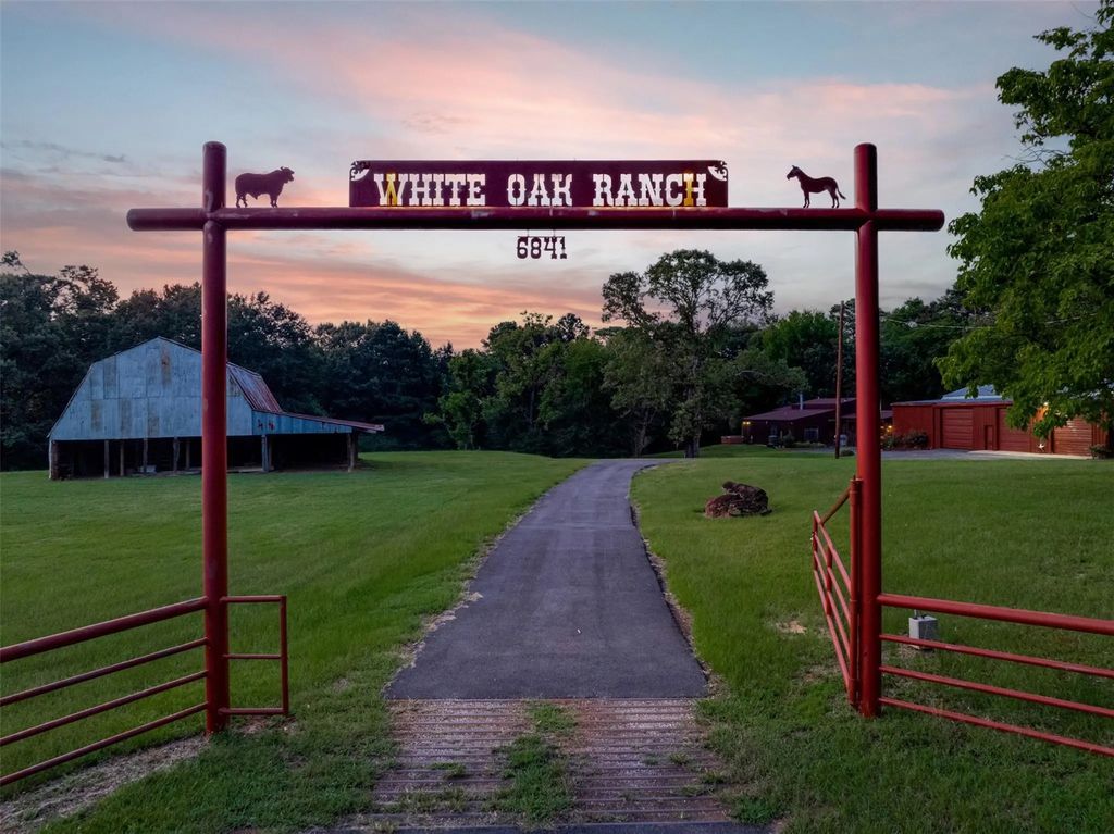 6841 State Highway 154 E, Gilmer