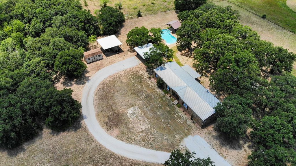 406 Private Road 3706, Bridgeport
