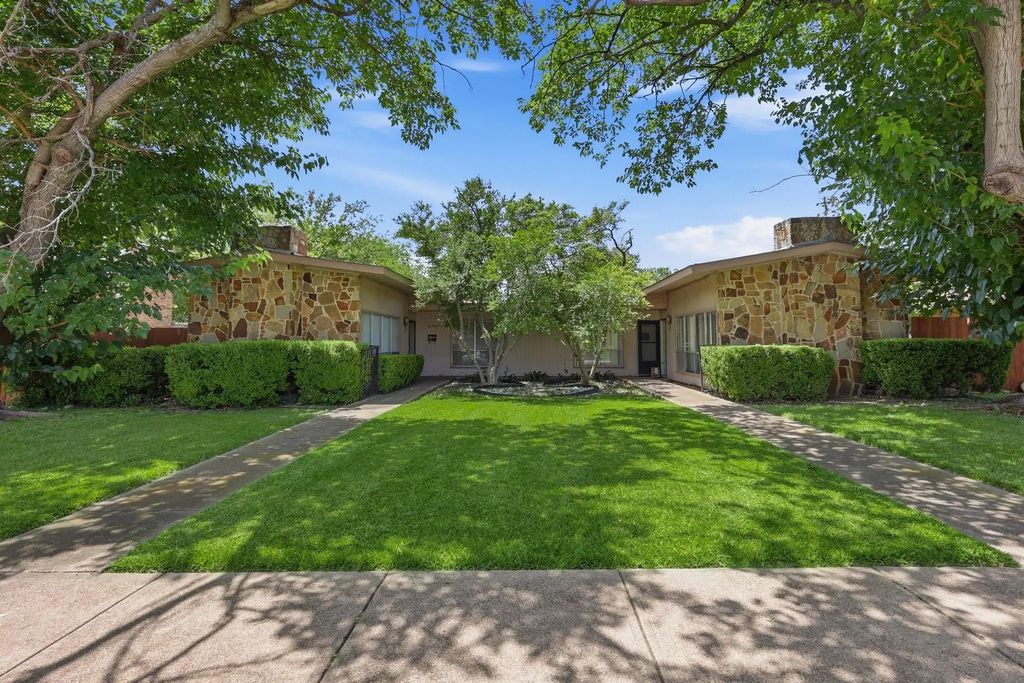13422 Blossomheath Lane, Dallas