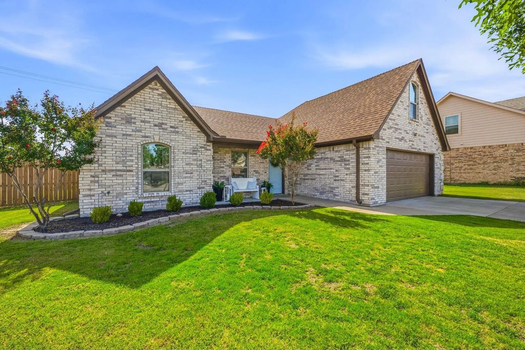 1131 Greens Creek Circle, Stephenville
