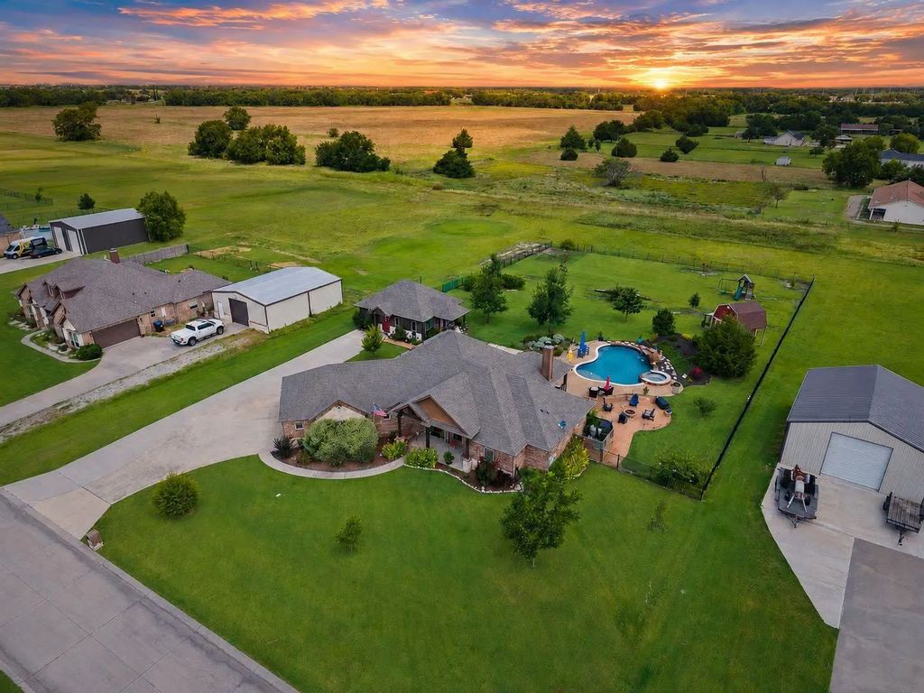 4010 Hackberry Circle, Caddo Mills