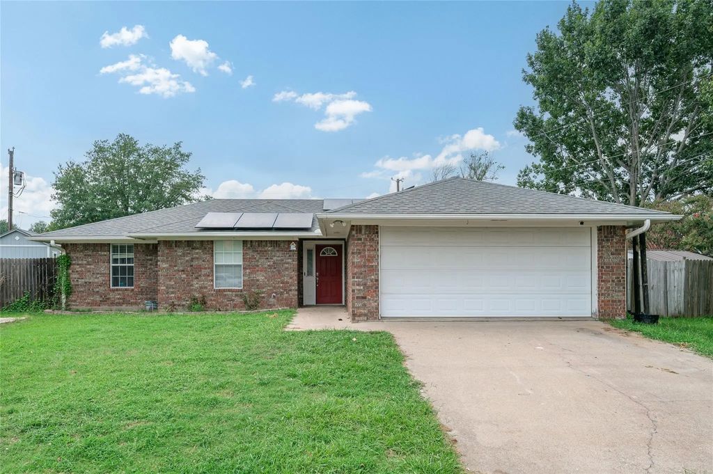 2205 Canyon Circle, Bonham