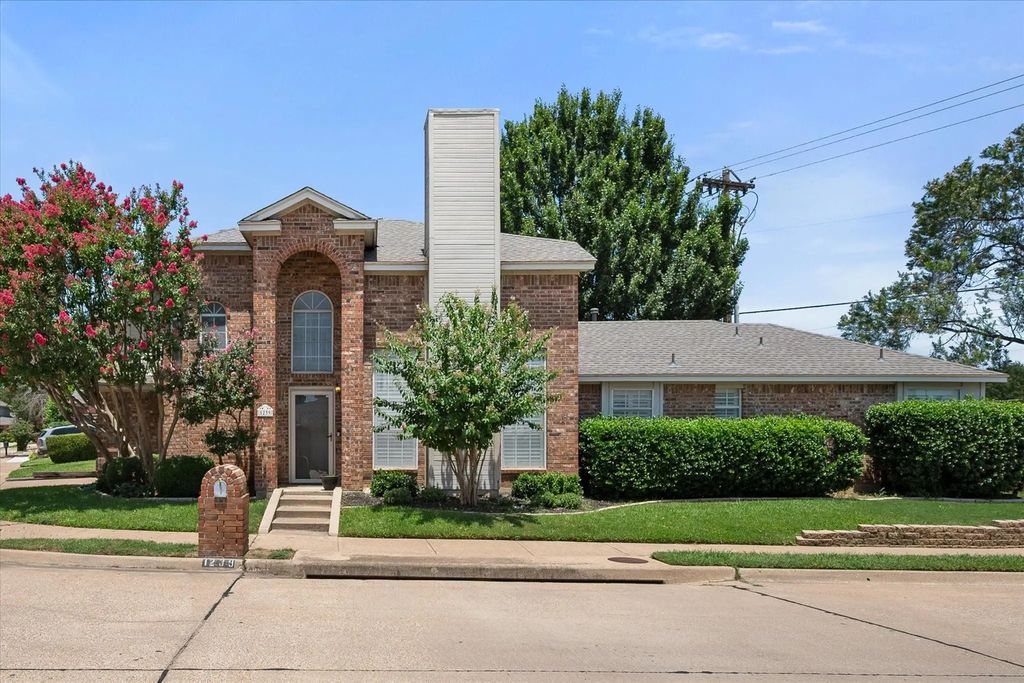 1239 Falcon Trail, Bedford
