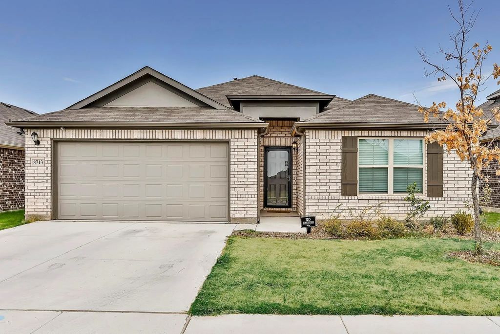 8713 Rock Hibiscus Drive, Fort Worth