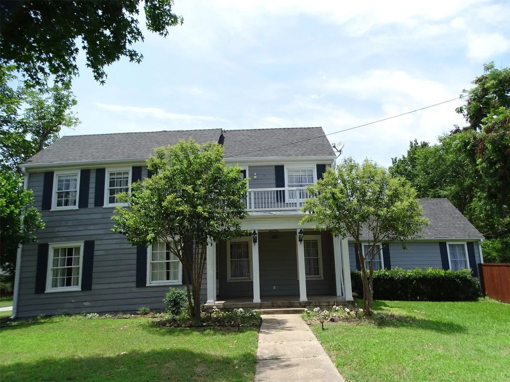 408 W Tyler Street, Ennis