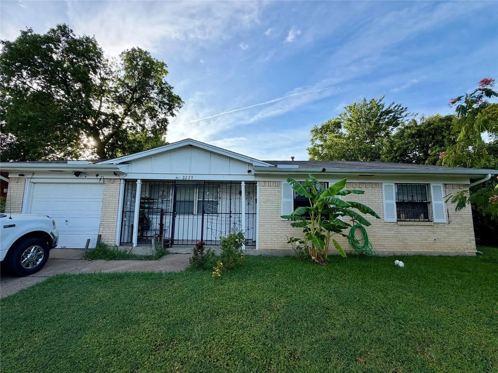 2329 Clover Ridge Drive, Dallas