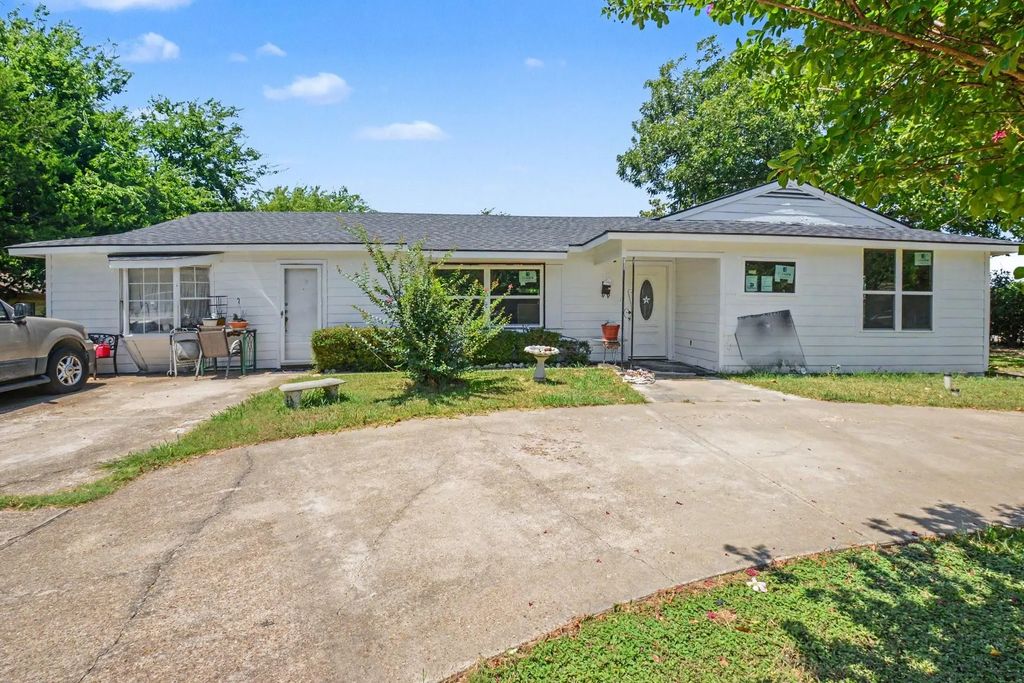 3623 Castle Hills Drive, Dallas