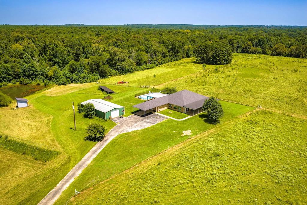 804 An County Road 164, Elkhart