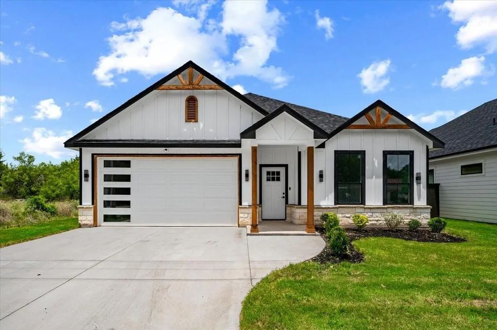 3005 Centaurus Way, Granbury