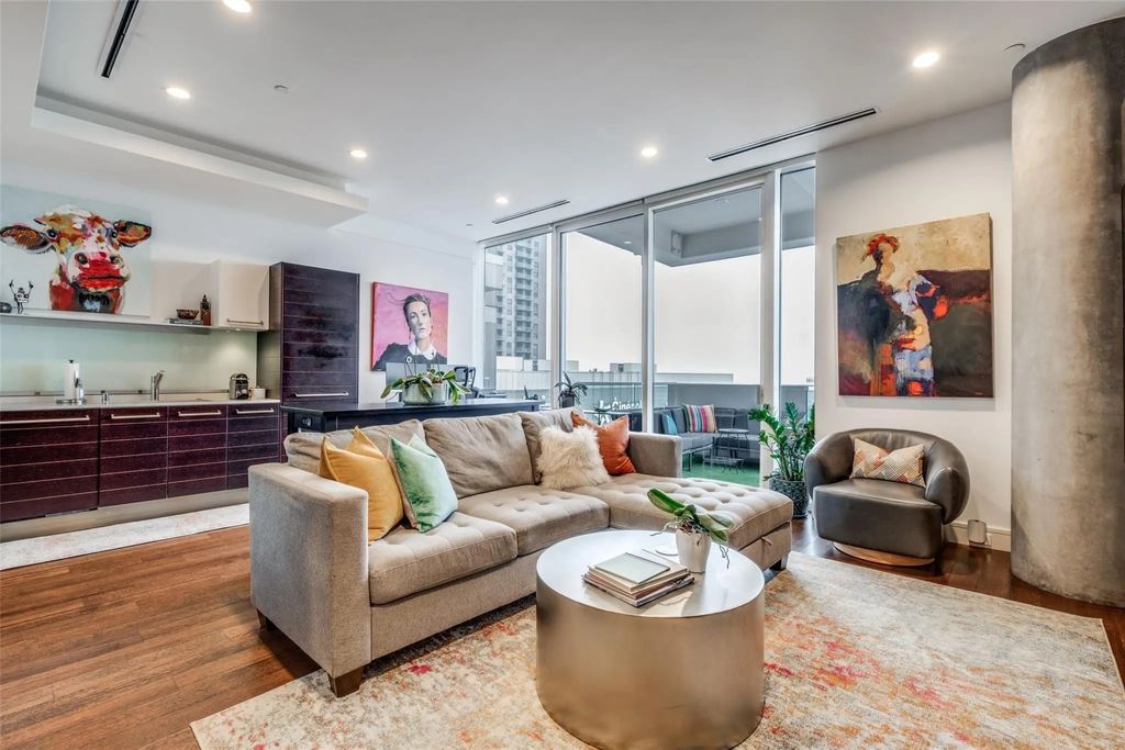 2408 Victory Park Lane 831, Dallas