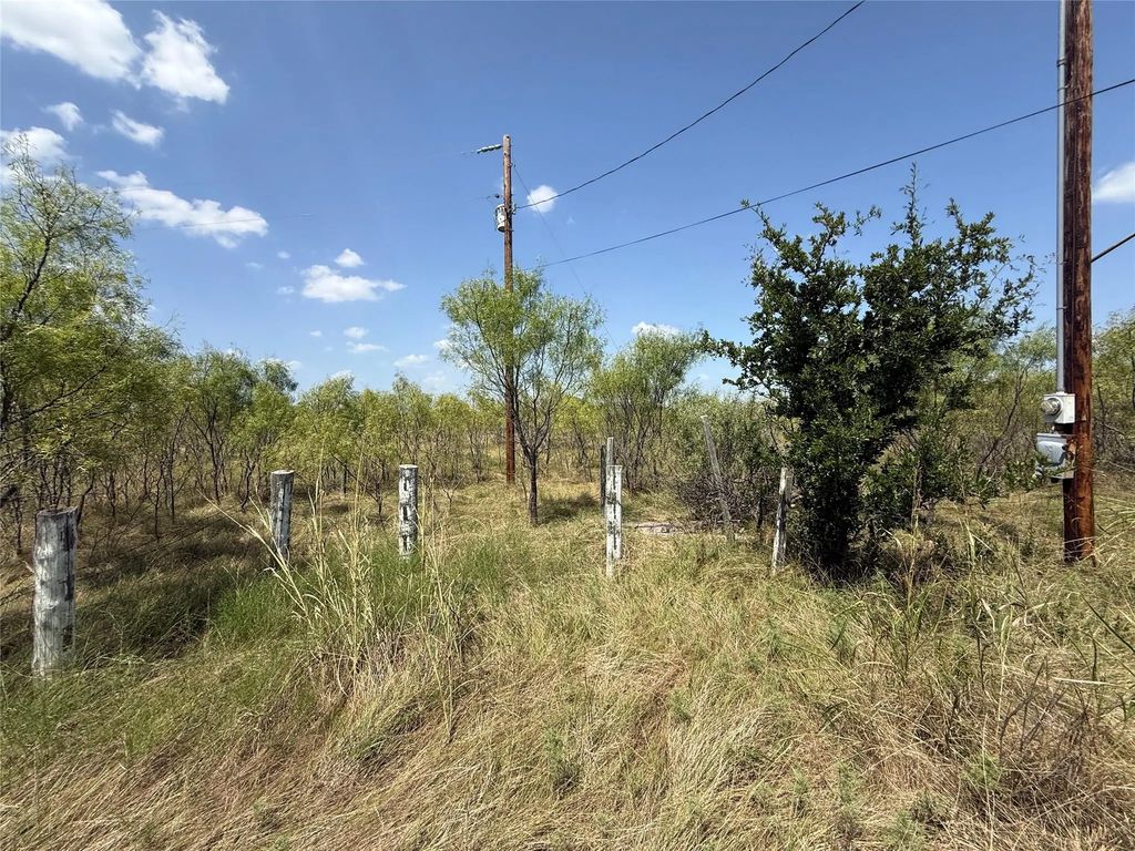 140 Arapaho Road, Brownwood