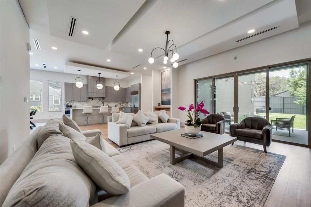 4528 W Amherst Avenue, Dallas