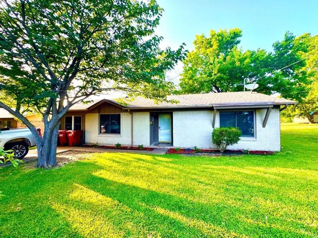 404 Neathery Street, Farmersville