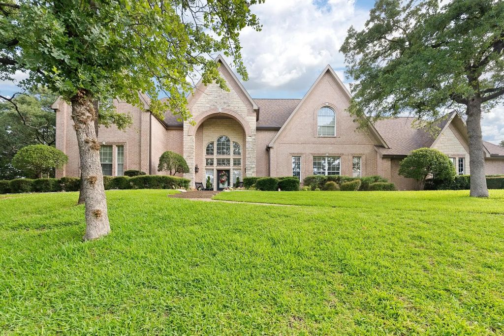 2829 Donnybrook Drive, Burleson